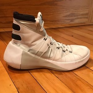 Nike Women’s Hyperdunk 2015